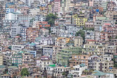 Aizawl şehrinin mizoram başkenti Aizawl, mizoram, Hindistan ve Asya 'daki evlere ve tepelere bakıyor.