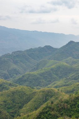 Mizoramdaki güzel Batı Phaileng tepeleri. Mizoramdaki Aizawl şehrinin yakınlarındaki Tuahzawl köyünün etrafındaki yeşil tepeler..