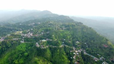 Mizoramdaki güzel bilkhawthlir tepelerinin hava manzarası. Mizoram Hindistan 'daki Bilkhawthlir köyünün çevresindeki yeşil tepeler..
