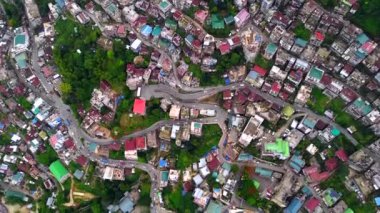 Aizawl şehir başkenti mizoram 'ın gökyüzü manzarası evlerin ve tepelerin üzerindeki bina aizawl, mizoram, Hindistan, Asya