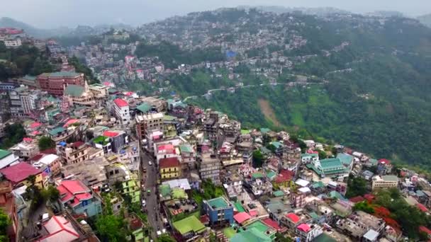 Aizawl城都米佐拉姆的空中景观在印度米佐拉姆的Aizawl Mizoram Asia的房屋和山上的建筑 — 图库视频影像