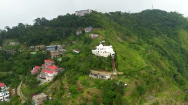 Mizoram 'ın başkenti Aizawl' daki Kv Cenneti 'nin havadan görünüşü, bu mimari kurum, kuzeydoğu Hindistan' daki tepeleri ve yeşil mizoramı hayret verici bir şekilde gösteriyor.