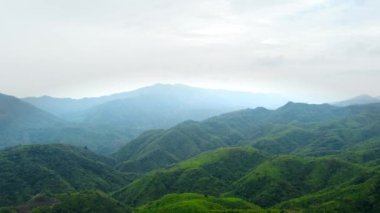Hindistan 'ın mizoram eyaletindeki Aizawl şehrinin yakınlarındaki batı phaileng' in güzel dağlarının hava manzarası..