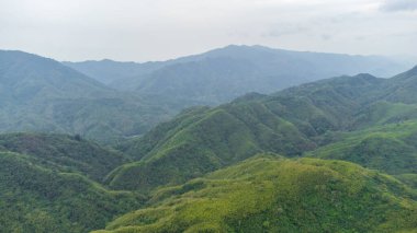 Hindistan 'ın mizoram eyaletindeki Aizawl şehrinin yakınlarındaki batı phaileng' in güzel dağlarının hava manzarası..
