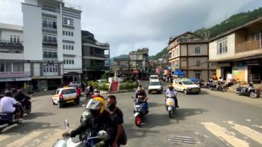 Aizawl, mizoram İndia 23 Mayıs 2022. Kuzeydoğu Hindistan 'ın Mizoram kentindeki Aizawl tepesinde işlek bir pazar caddesi zosangliana noktası.