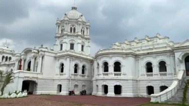 Agartala, tripura, Hindistan 26 Mayıs 2022. Ujayanta Sarayı, günümüzde Hindistan 'ın Tripura eyaletinin başkenti olan agartala' daki Tripura Krallığı 'nın bir müzesidir..