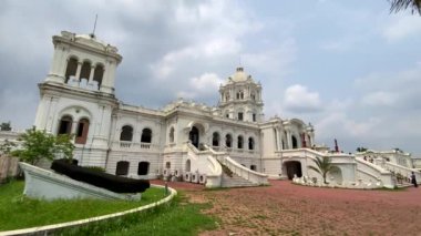 Agartala, tripura, Hindistan 26 Mayıs 2022. Ujayanta Sarayı, günümüzde Hindistan 'ın Tripura eyaletinin başkenti olan agartala' daki Tripura Krallığı 'nın bir müzesidir..