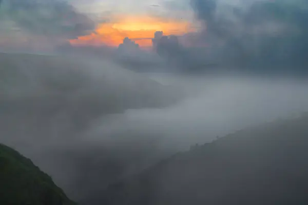 Çerrapunji mawsynram rezerv ormanı, maula köprüsü, meghalaya, Hindistan 'dan Muson mevsiminde Meghalaya manzarası.