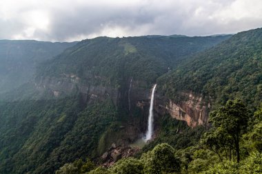 Nohkalikai, Megahalaya Cherrapunji 'deki bakış açısına sahiptir. Hindistan 'ın en iyi turistik merkezi Cherrapunji meghalaya' dır..