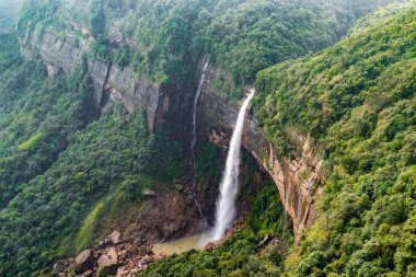 Nohkalikai, Megahalaya Cherrapunji 'deki bakış açısına sahiptir. Hindistan 'ın en iyi turistik merkezi Cherrapunji meghalaya' dır..