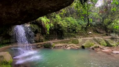 Arsdad Şelalesi, Hindistan 'ın Cherrapunjee kentindeki mağara parkındaki en güzel şelaledir..