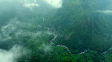 Hindistan 'daki Meghalaya Cherrapunji Mawsynram Ormanı' nın havadan görünüşü. Meghalaya Hindistan 'daki Doğu Khasi tepelerinin güzel dağı..