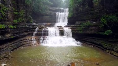 Wei Sawdong 'un megahalaya cherrapunji' ye düşüşünün güzel hava manzarası. Hindistan 'ın en iyi turistik merkezi Cherrapunji meghalaya' dır..