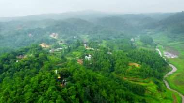 Hindistan 'daki Meghalaya Mylliem köyünün havadan görünüşü. Meghalaya Hindistan 'daki doğu Khasi tepelerinin güzel manzarası..