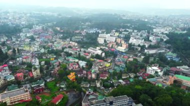 Şillong şehrinin havadan görünüşü Hindistan 'ın kuzeydoğusunda ve Hindistan' ın Meghalaya eyaletinin başkenti olan bir tepe istasyonudur..