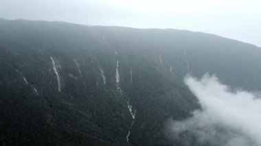 Hindistan 'daki meghalaya cherrapunji-mawsynram ormanının havadan görünüşü. Doğu Khasi tepelerinin güzel dağı Meghalaya Hindistan 'a düşer..