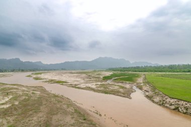 Kankai Nehri 'nin güzel manzarası ve Shivasatakshi Nepal' deki yeşillik..