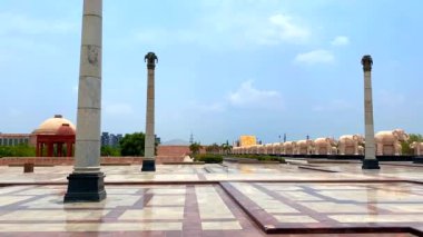  Dr. Babasaheb Ambedkar Memorial Park veya Ambedkar Memorial Park, Lucknow, Uttar Pradesh, Hindistan 'da bulunan bir parktır..