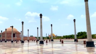  Dr. Babasaheb Ambedkar Memorial Park veya Ambedkar Memorial Park, Lucknow, Uttar Pradesh, Hindistan 'da bulunan bir parktır..