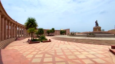  Dr. Babasaheb Ambedkar Memorial Park veya Ambedkar Memorial Park, Lucknow, Uttar Pradesh, Hindistan 'da bulunan bir parktır..