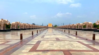  Dr. Babasaheb Ambedkar Memorial Park veya Ambedkar Memorial Park, Lucknow, Uttar Pradesh, Hindistan 'da bulunan bir parktır..