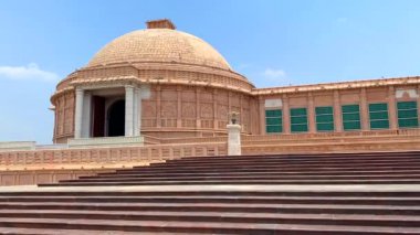  Dr. Babasaheb Ambedkar Memorial Park veya Ambedkar Memorial Park, Lucknow, Uttar Pradesh, Hindistan 'da bulunan bir parktır..