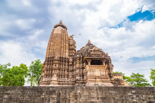 stock image Vamana temple in khajuraho the group of monuments of hindu and jain temples in chhatarpur district, madhya pradesh, India.Unesco world heritage site.