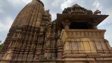 Khajuraho 'daki Vamana Tapınağı. Hindistan' ın Madhya Pradesh semtindeki Hindu ve Jain tapınakları grubu. Unesco dünya mirası bölgesi..