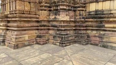 Khajuraho 'daki Vamana Tapınağı. Hindistan' ın Madhya Pradesh semtindeki Hindu ve Jain tapınakları grubu. Unesco dünya mirası bölgesi..