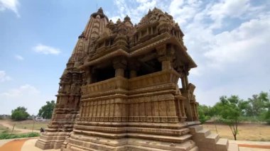 Khajuraho, madhya pradesh, Hindistan 16 Haziran 2022. Khajuraho 'daki Javari Tapınağı Chhatarpur Bölgesi, Madhya Pradesh, Hindistan' daki bir grup Hindu ve Jain tapınağı. Unesco dünya mirası alanı..