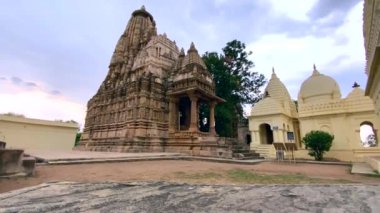 Khajuraho, madhya pradesh, Hindistan 16 Haziran 2022. Khajuraho 'daki Bhagawan Parshwanath digambar jain mandir. Hindistan' ın Madhya Pradesh bölgesindeki Hindu ve Jain tapınakları grubu. Unesco dünya mirası alanı..