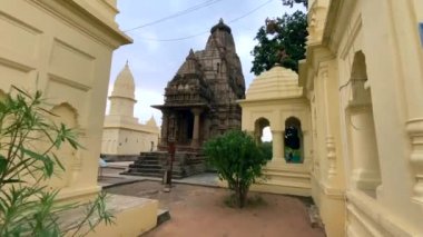 Khajuraho, madhya pradesh, Hindistan 16 Haziran 2022. Khajuraho 'daki Bhagawan Parshwanath digambar jain mandir. Hindistan' ın Madhya Pradesh bölgesindeki Hindu ve Jain tapınakları grubu. Unesco dünya mirası alanı..
