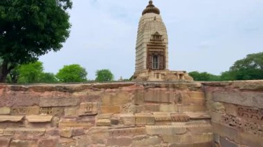 Khajuraho 'daki Vishwanath Tapınağı. Chhatarpur Bölgesi, Madhya Pradesh, Hindistan' daki Jain ve Hindu tapınakları grubu. Unesco Dünya Mirası Alanı..