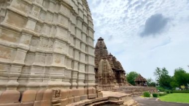 Khajuraho, madhya pradesh, Hindistan 16 Haziran 2022. Khajuraho 'daki Vishwanath Tapınağı. Chhatarpur Bölgesi, Madhya Pradesh, Hindistan' daki Jain ve Hindu tapınakları grubu. Unesco Dünya Mirası Alanı..