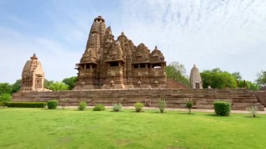 Khajuraho, madhya pradesh, Hindistan 16 Haziran 2022. Khajuraho 'daki Vishwanath Tapınağı. Chhatarpur Bölgesi, Madhya Pradesh, Hindistan' daki Jain ve Hindu tapınakları grubu. Unesco Dünya Mirası Alanı..