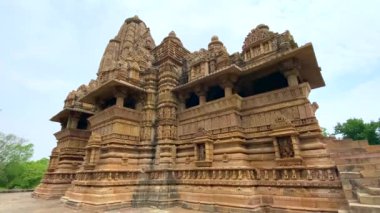 Khajuraho 'daki Lakshmana Tapınağı Chhatarpur Bölgesi, Madhya Pradesh, Hindistan' daki Jain tapınakları ve Hindu anıtları grubu..