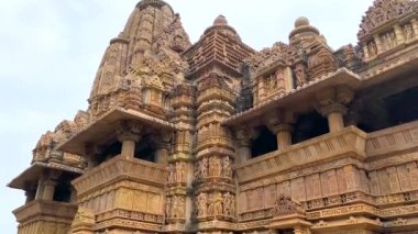 Khajuraho 'daki Lakshmana Tapınağı Chhatarpur Bölgesi, Madhya Pradesh, Hindistan' daki Jain tapınakları ve Hindu anıtları grubu..