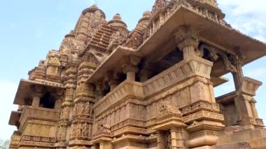 Khajuraho 'daki Lakshmana Tapınağı Chhatarpur Bölgesi, Madhya Pradesh, Hindistan' daki Jain tapınakları ve Hindu anıtları grubu..