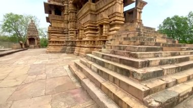 Khajuraho 'daki Lakshmana Tapınağı Chhatarpur Bölgesi, Madhya Pradesh, Hindistan' daki Jain tapınakları ve Hindu anıtları grubu..