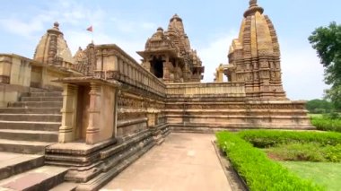 Khajuraho 'daki Lakshmana Tapınağı Chhatarpur Bölgesi, Madhya Pradesh, Hindistan' daki Jain tapınakları ve Hindu anıtları grubu..