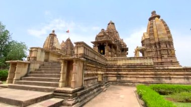 Khajuraho, madhya pradesh, Hindistan 16 Haziran 2022. Khajuraho 'daki Lakshmana Tapınağı Chhatarpur Bölgesi, Madhya Pradesh, Hindistan' daki Jain tapınakları ve Hindu anıtları grubu..