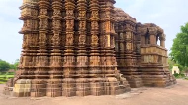 Khajuraho 'daki Dulhadev shiva Tapınağı Hindistan' ın Madhya Pradesh bölgesindeki Hindu ve Jain tapınakları anıtları grubu. Unesco dünya mirası alanı..