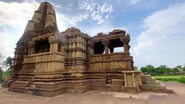 Khajuraho 'daki Dulhadev shiva Tapınağı Hindistan' ın Madhya Pradesh bölgesindeki Hindu ve Jain tapınakları anıtları grubu. Unesco dünya mirası alanı..