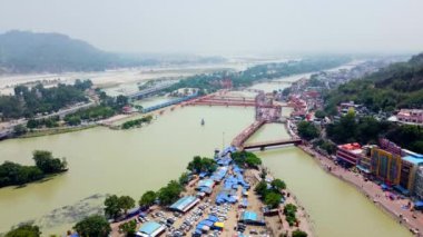 Haridwar, uttrakhand, Hindistan 22 Haziran 2022. Har Ki Pauri 'nin havadan görünüşü Haridwar, Hindistan' daki çetelerin kıyılarında bulunan ünlü bir ghat.
