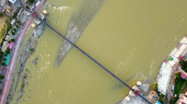 Janki setu köprüsü, Hindistan 'ın Uttarakhand eyaletindeki Rishikesh şehri Ganga nehri üzerinde.