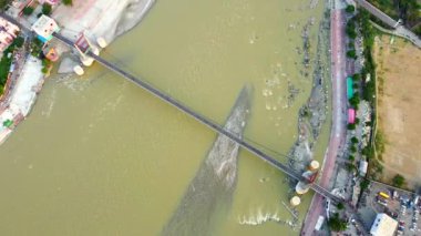 Janki setu köprüsü, Hindistan 'ın Uttarakhand eyaletindeki Rishikesh şehri Ganga nehri üzerinde.