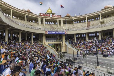 Wagah attari sınırı, Punjab, Hindistan, 25 Temmuz 2022. Hindistan-Pakistan sınırında bayrak töreni Amritsar, Punjab, Hindistan yakınlarında