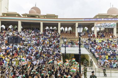 Wagah attari sınırı, Punjab, Hindistan, 25 Temmuz 2022. Hindistan-Pakistan sınırında bayrak töreni Amritsar, Punjab, Hindistan yakınlarında