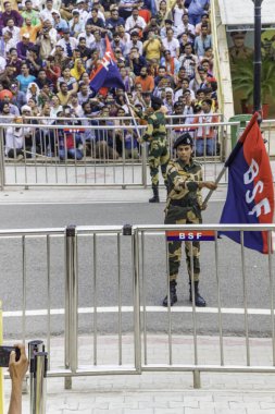 Wagah attari sınırı, Punjab, Hindistan, 25 Temmuz 2022. Hindistan-Pakistan sınırında bayrak töreni Amritsar, Punjab, Hindistan yakınlarında