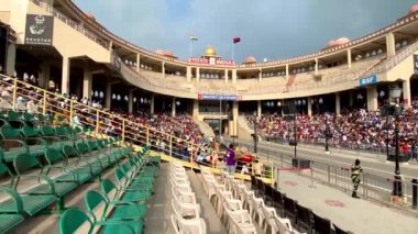 Wagah attari sınırı, Punjab, Hindistan, 25 Temmuz 2022. Hindistan-Pakistan sınırında bayrak töreni Amritsar, Punjab, Hindistan yakınlarında